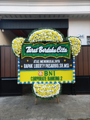 Papan Bunga Duka di Tolikara